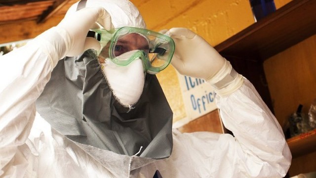 Кубински лекар с положителна проба за ебола
