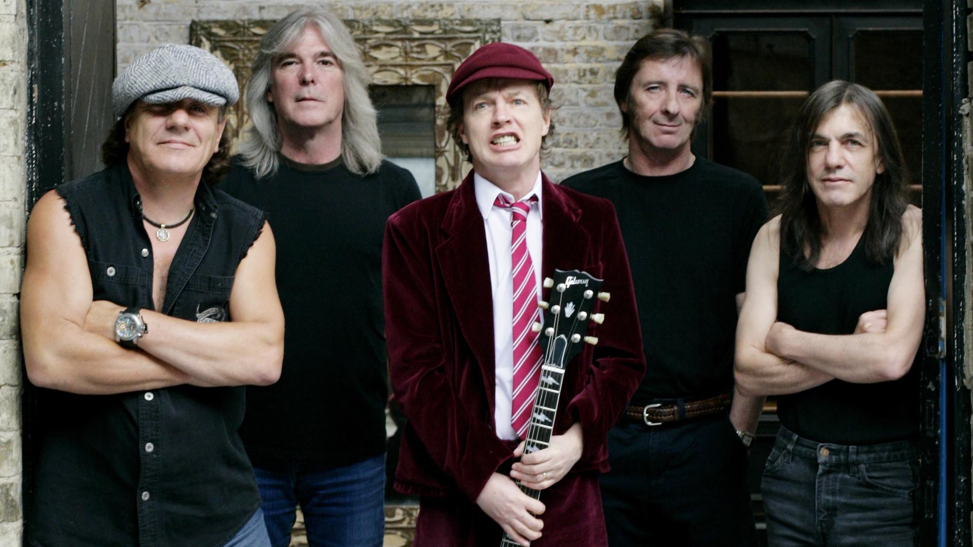 AC/DC тръгват на турне без барабаниста си