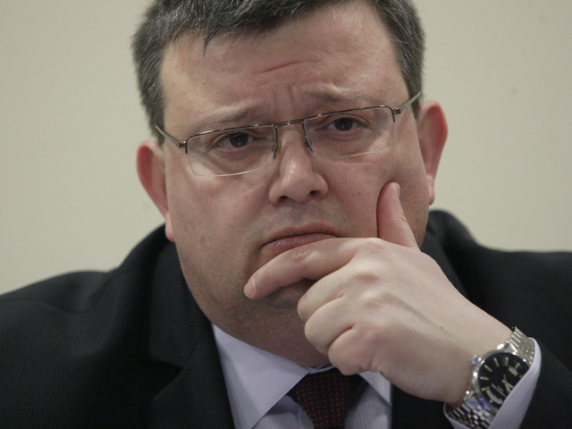 Цацаров каза всичко за скандала с тефтерчетата на Златанов