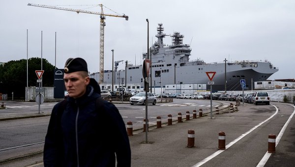 Франция спря предаването на първия „Мистрал” на Русия