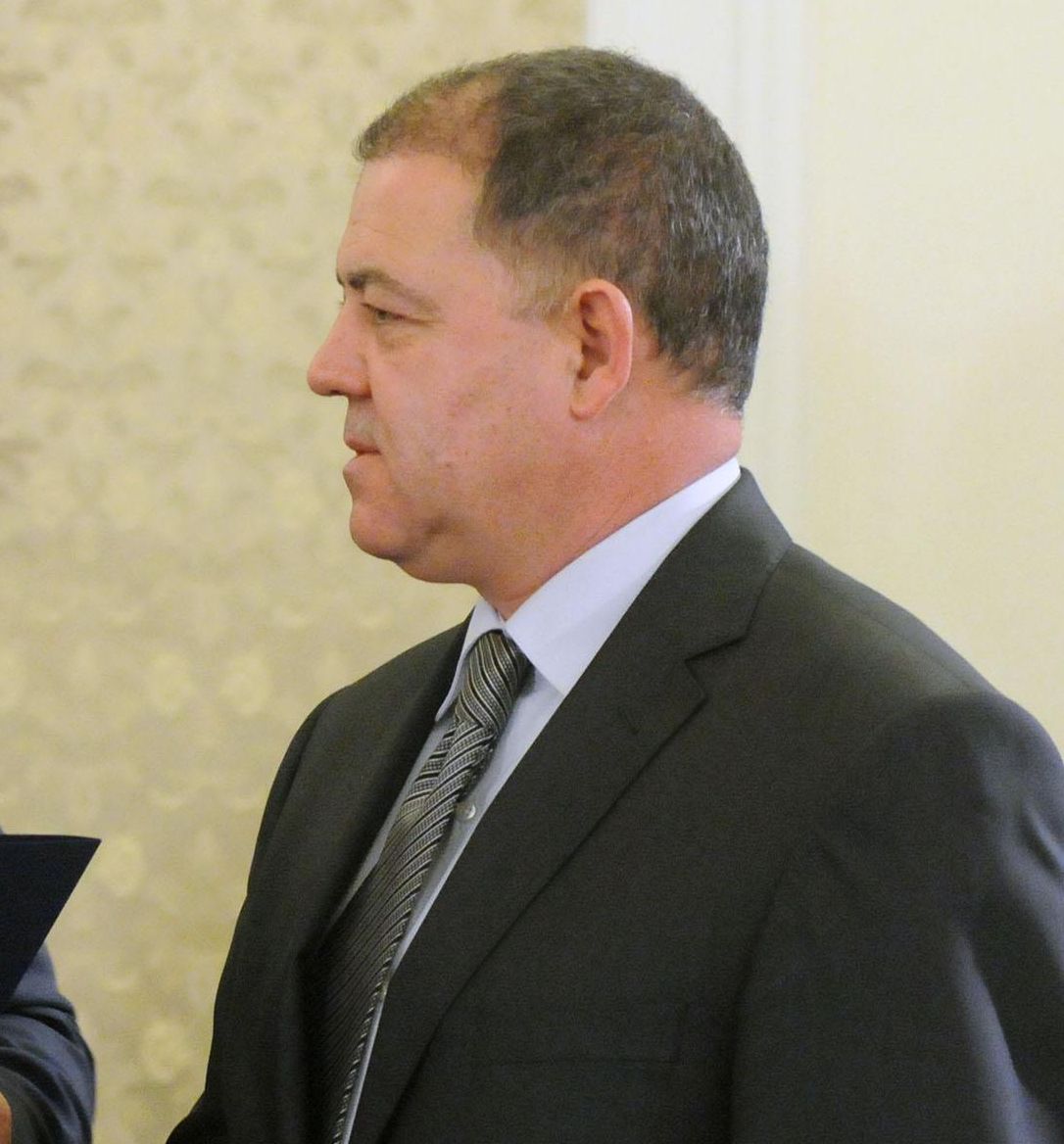 Военният министър говори за разбирателство с ПФ,  Каракачанов пък намеква за оттегляне на подкрепата