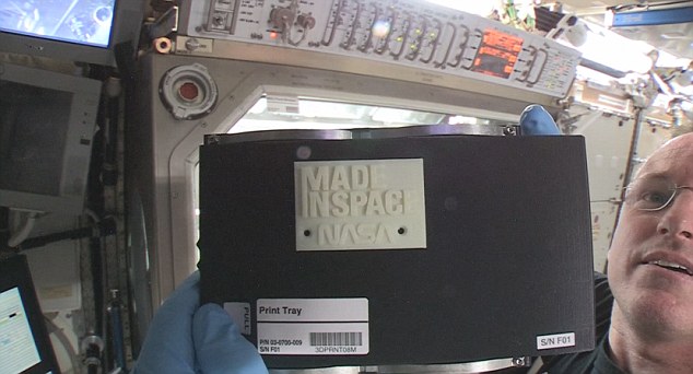 Астронавти създадоха първия 3D-принтиран предмет в Космоса (ВИДЕО)