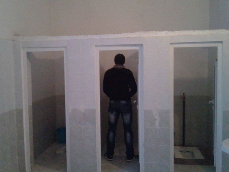 Биг Брадър дебне в тоалетните на Механото в Бургас (СНИМКИ)