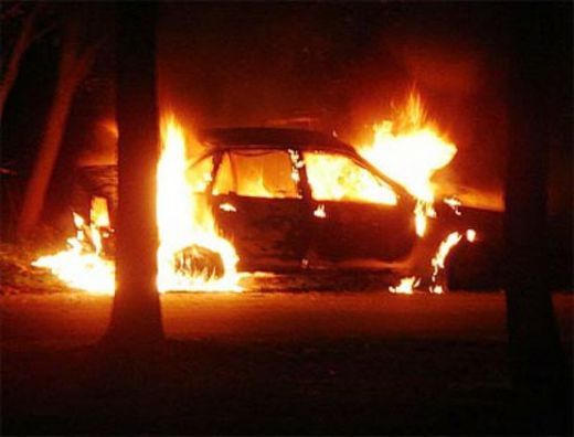 Първо в БЛИЦ: Опожариха два автомобила в София