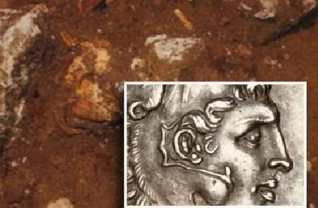 Монети с лика на Александър са намерени в  Амфиполи
