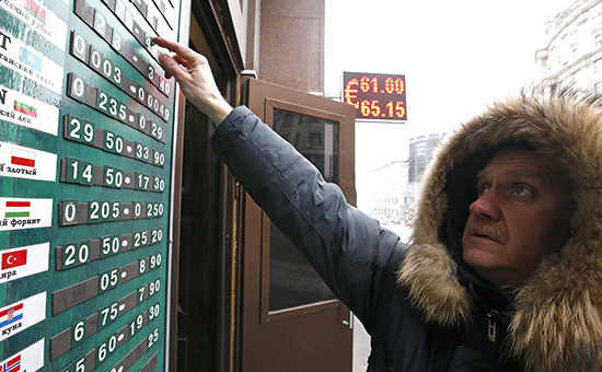 Рекорд: Доларът удари 55 рубли в Русия!