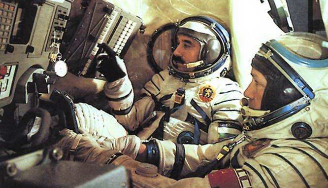 Точно преди 45 години космосът посрещна българин за първи път 