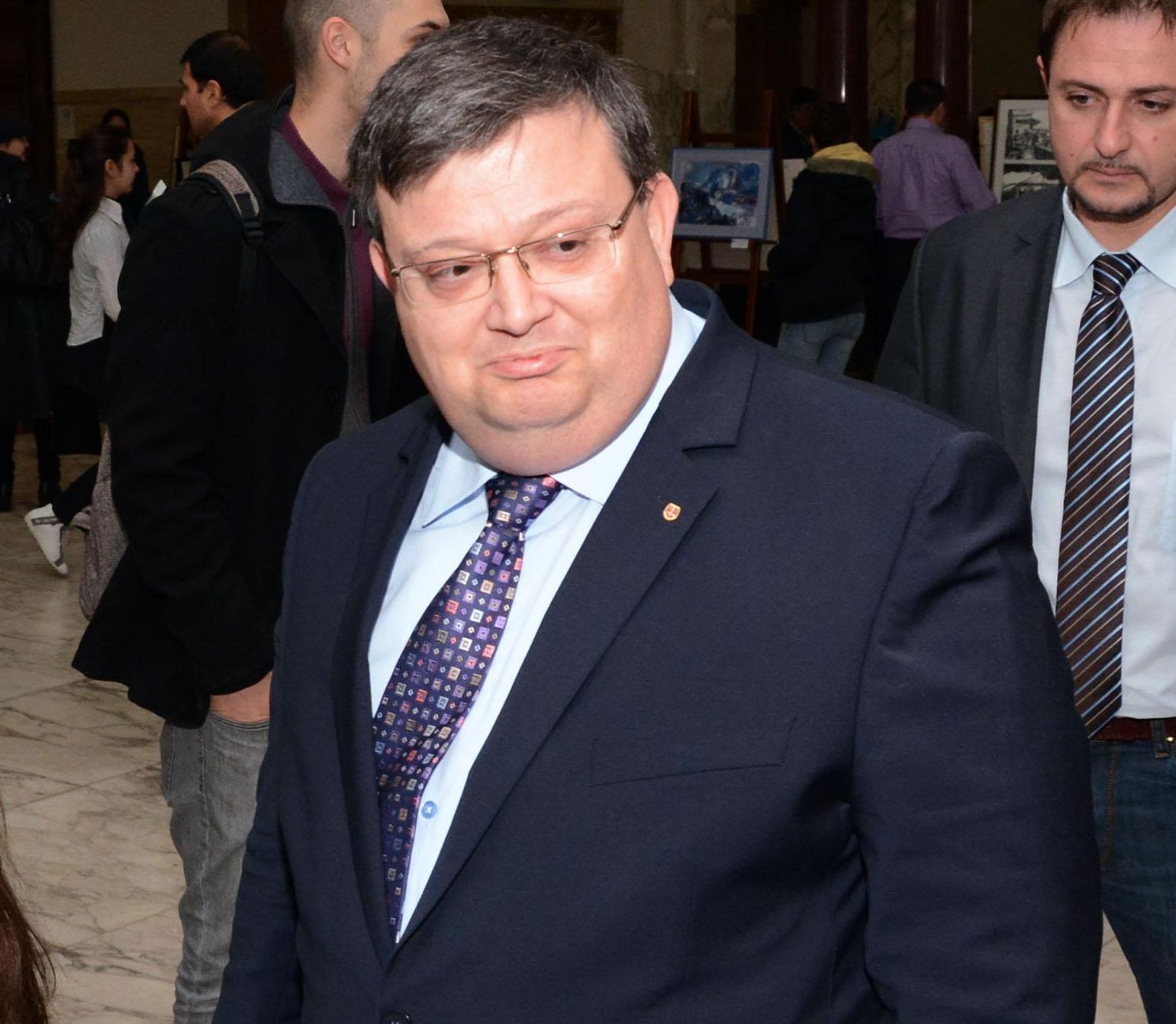 Докато Панов и Калпакчиев клеветят, главният прокурор защити държавността