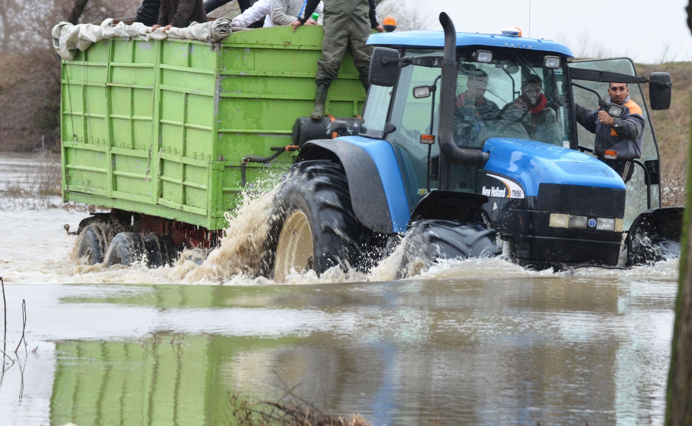 Съединение в паника: Дъждът не спира, 130 обекта наводнени