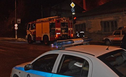 Първо в БЛИЦ: Лека кола горя в среднощна София