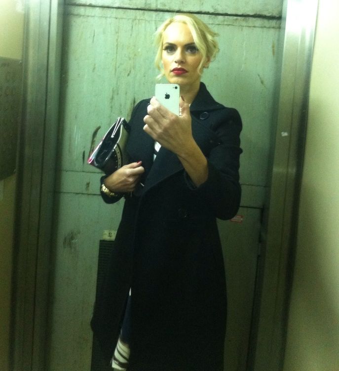 Ива Екимова заседна в асансьор 