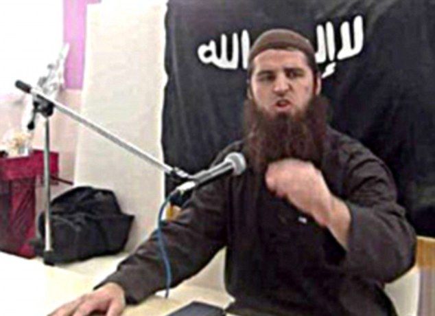 Задържан е вербовчикът на „манекенките“ на „Ислямска държава“