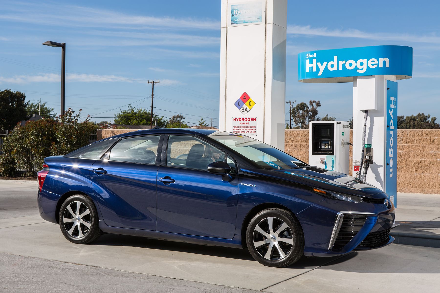 Toyota пуска на пазара водородния си автомобил на 15 декември
