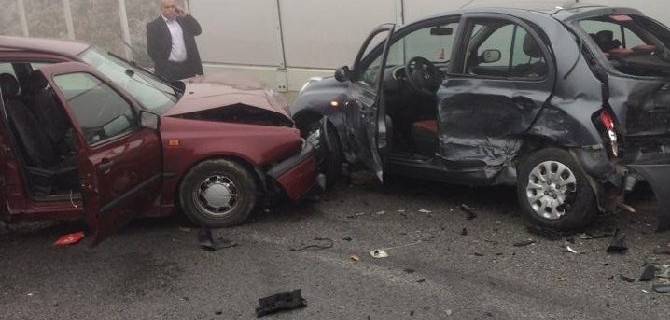 19 коли се нанизаха в катастрофа в Скопие (ВИДЕО)