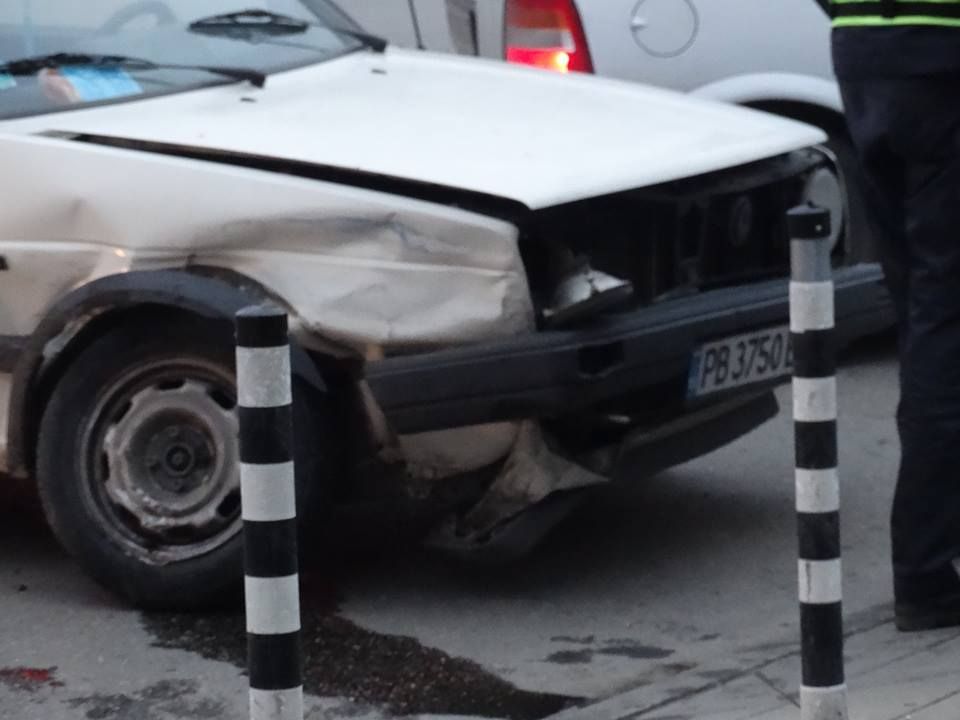 Кола на БНР ударена в Пловдив