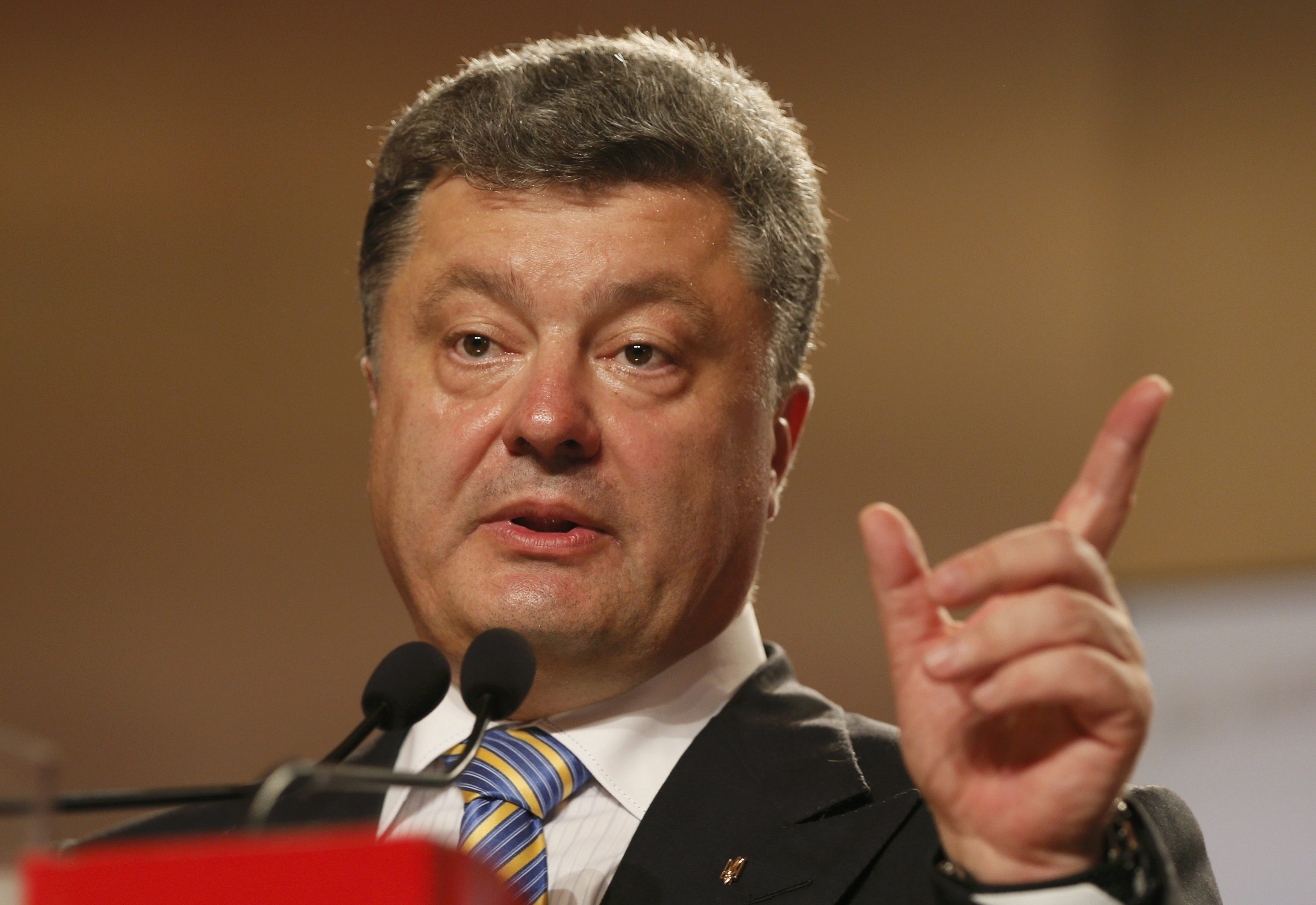 Reuters: Защо Порошенко обеща, а не може да се раздели с бизнеса си