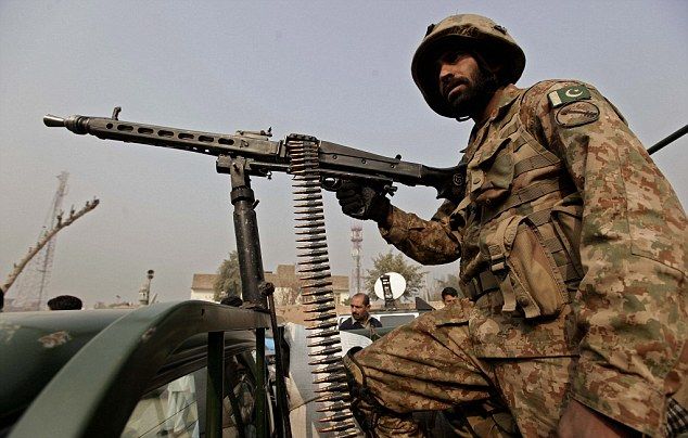 Пакистан отмъщава: Изтребители и войска ликвидират талибани след клането на децата (ВИДЕО)