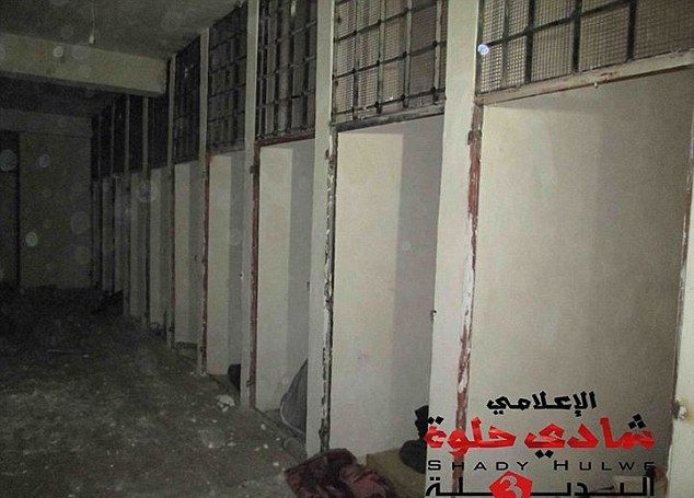 Вижте тъмницата, където „Ислямска държава“ е държала обезглавените заложници (СНИМКИ)