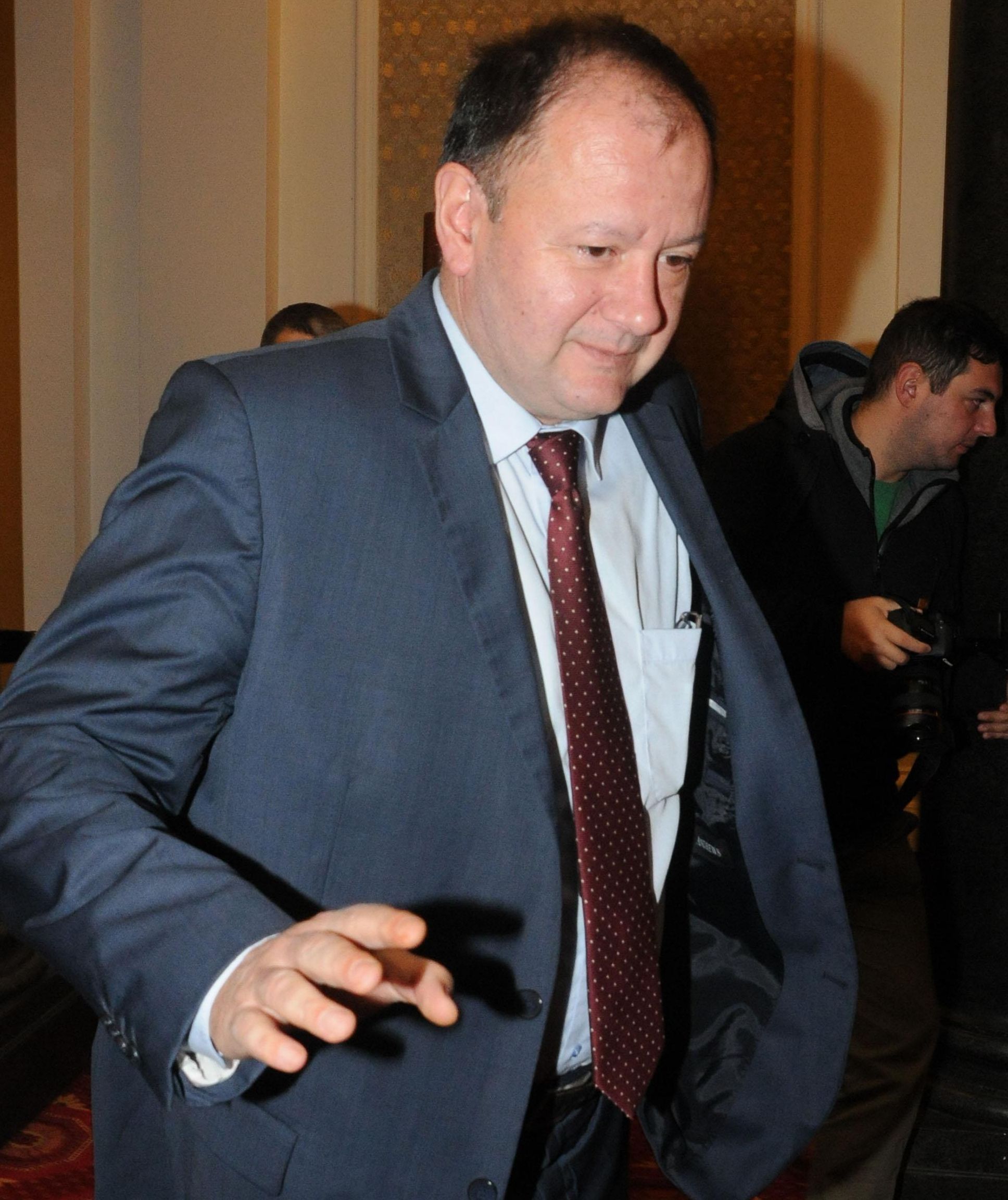 Миков: Ще подкрепим Борисов, ако предложи прогресивното облагане на доходите