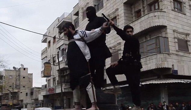 „Ислямска държава“ отряза ръката на мъж за кражба (СНИМКИ)