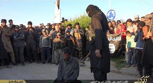 „Ислямска държава“ отряза ръката на мъж за кражба (СНИМКИ)