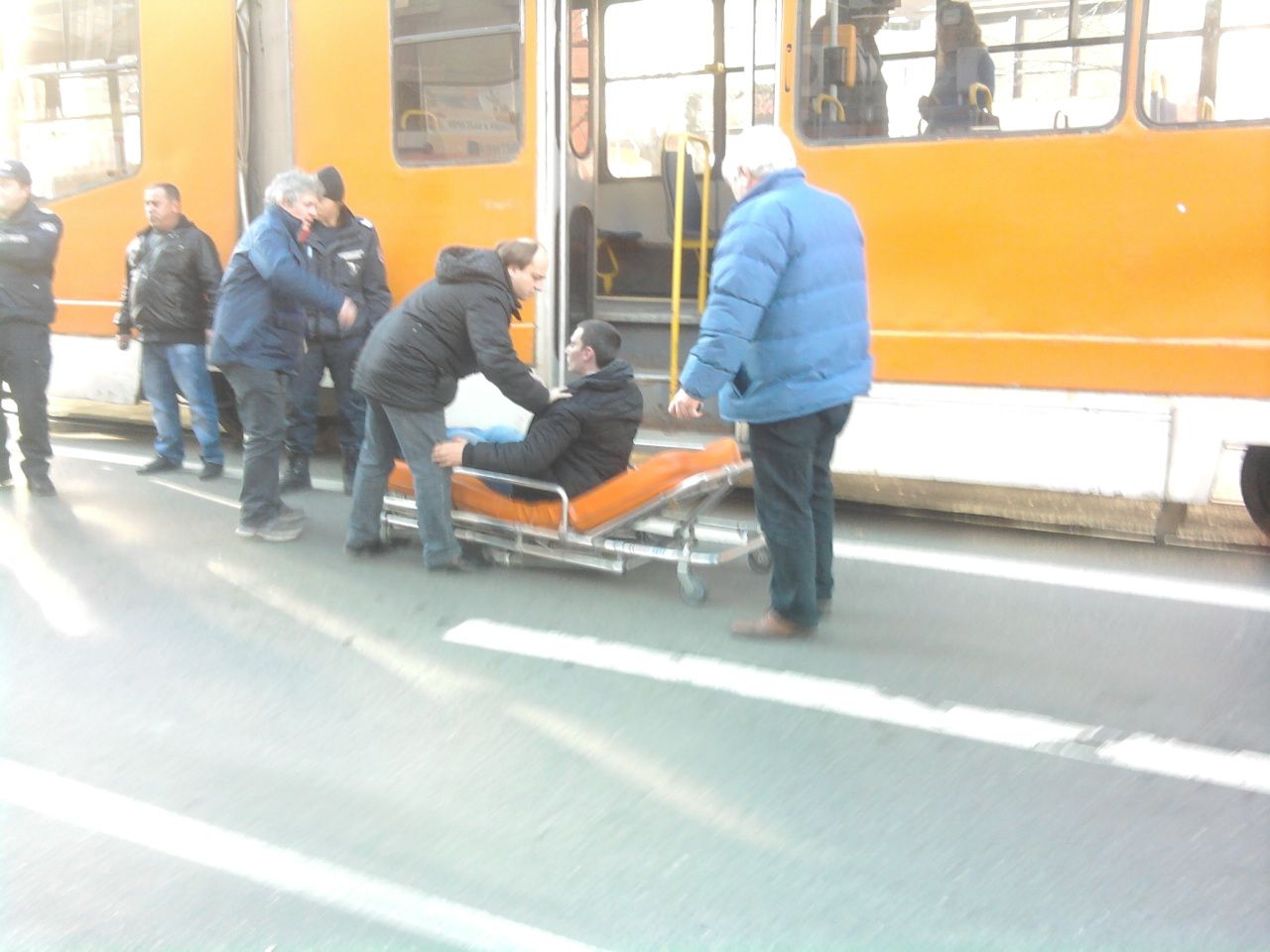 Само в БЛИЦ: Ето го възкръсналия в трамвай №6 столичанин (СНИМКИ)