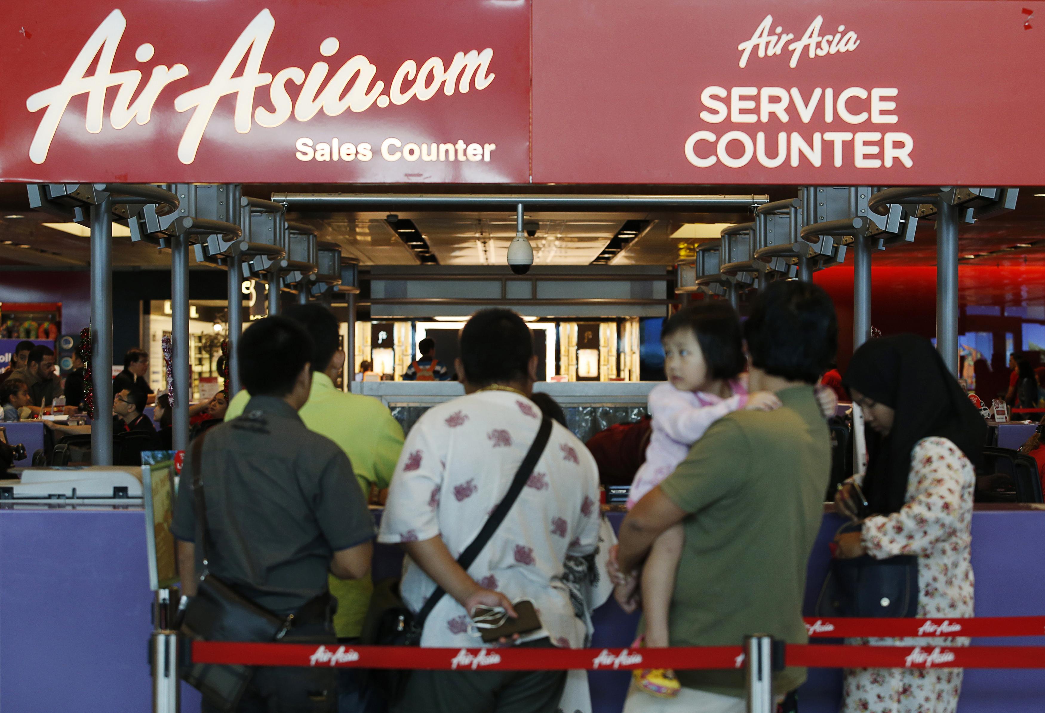 Обрат: Самолетът на Air Asia е кацнал, роднина на пасажер получил есемес? 