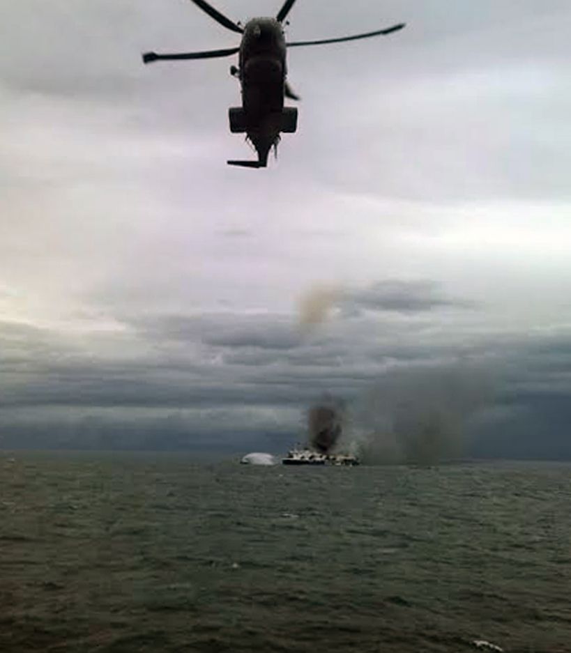 Военноморските сили на Италия евакуират пламналия ферибот и през нощта