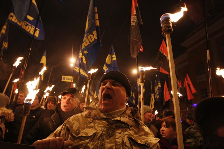 Украински националисти проведоха факелно шествие в центъра на Киев
