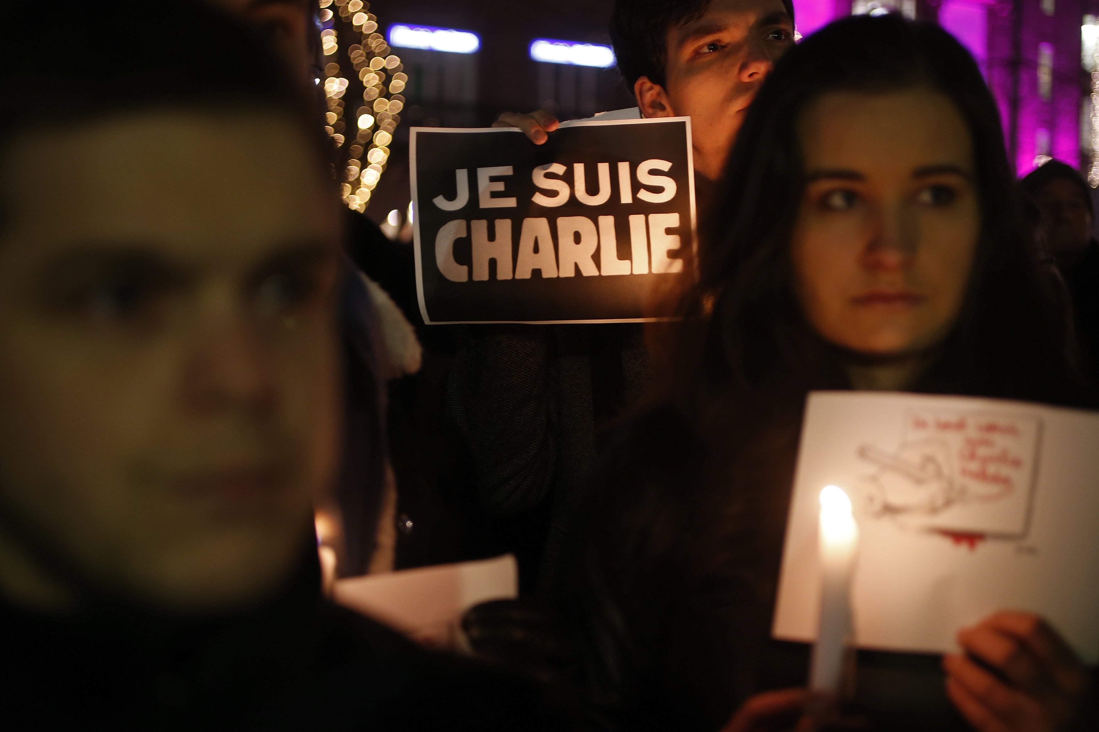 5000 излязоха в Париж в памет на загиналите от &quot;Шарли ебдо&quot;