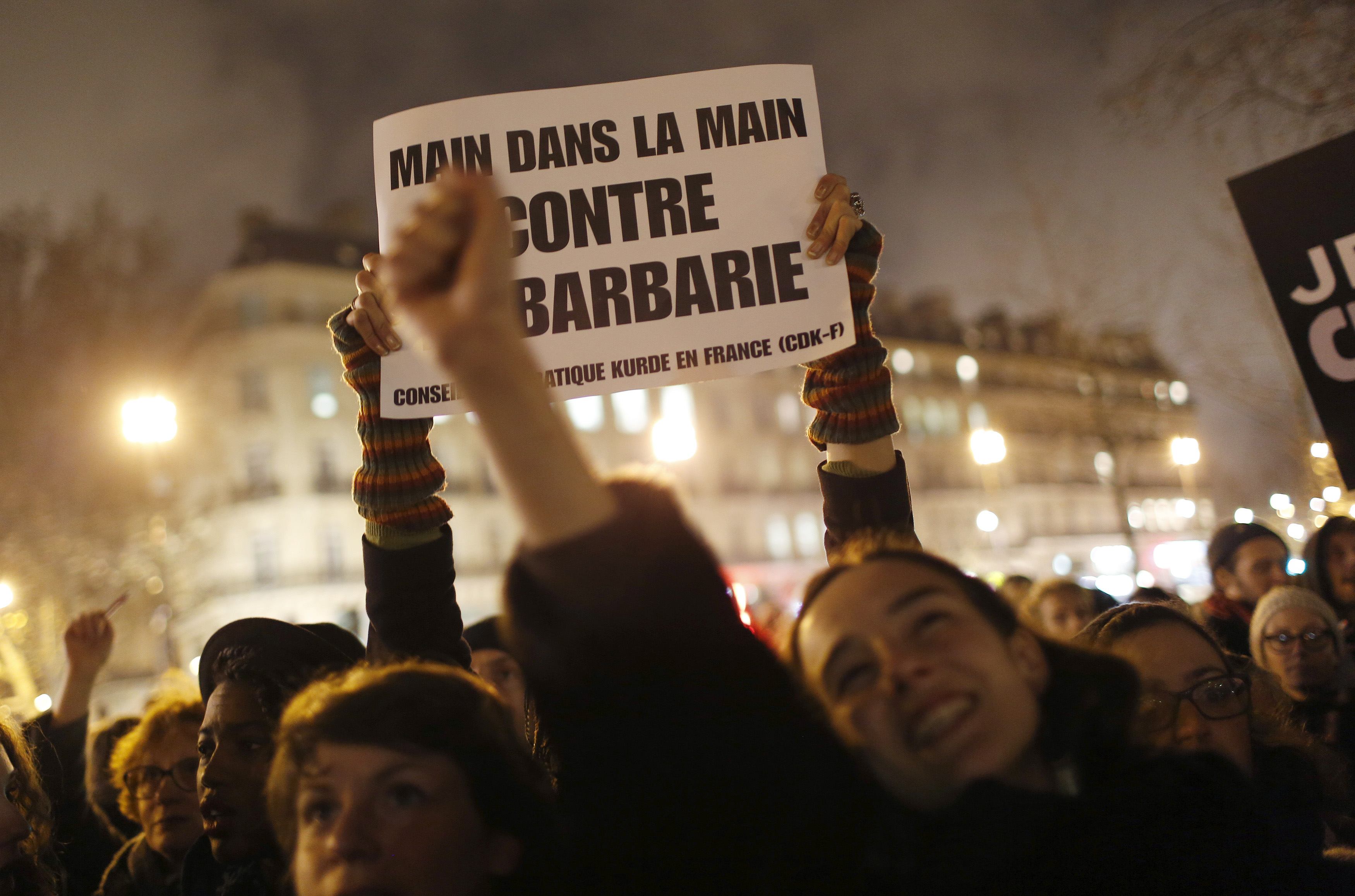Терористичният акт в Париж съвпадна с роман за ислямизацията