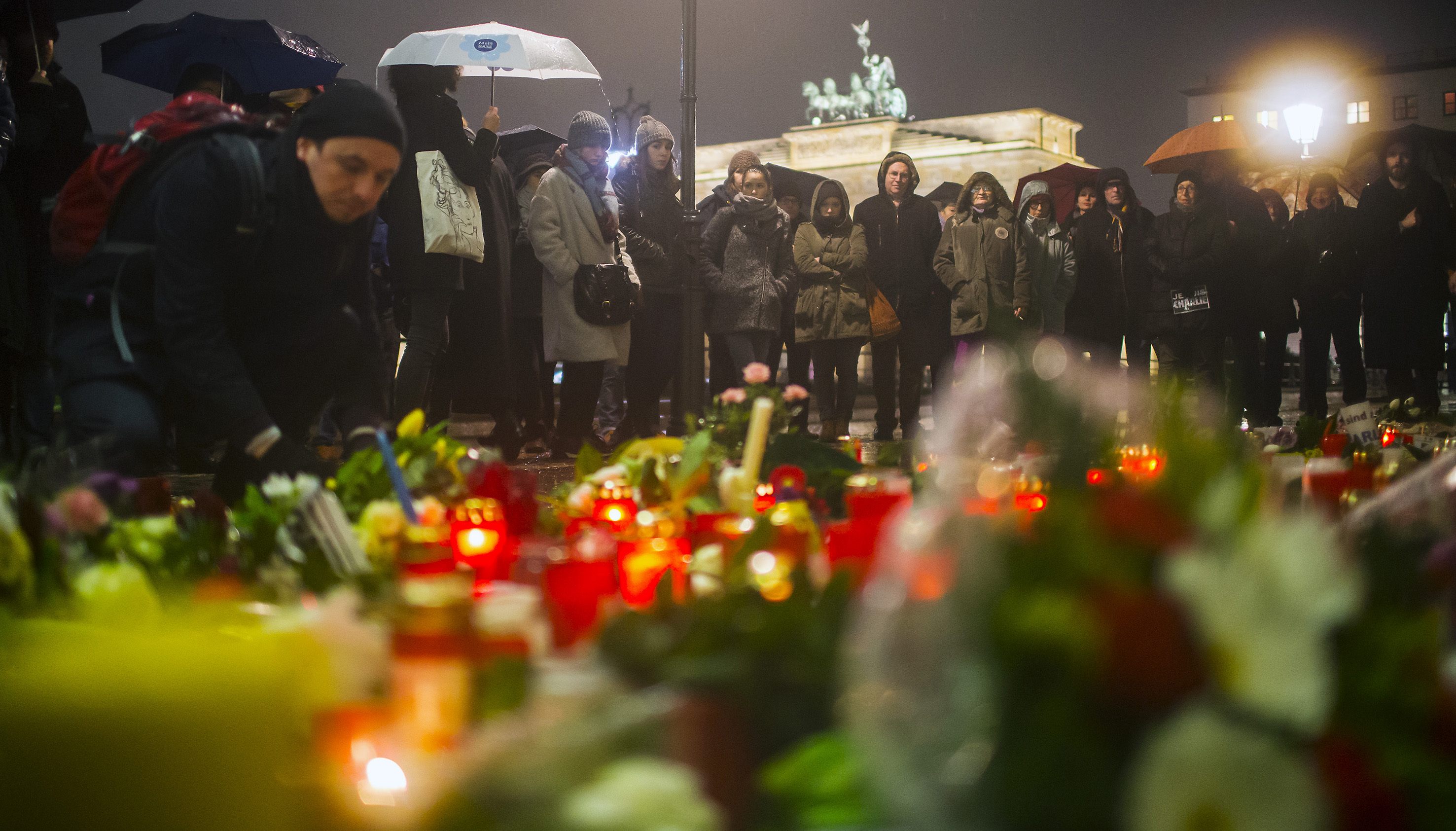 Нов митинг в Париж в памет на загиналите в &quot;Шарли ебдо&quot;