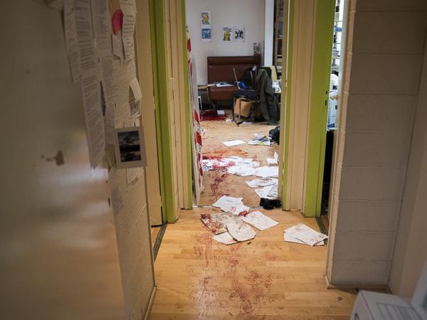 Оцелял в парижкото клане: Трябваше да се крия под маса 
