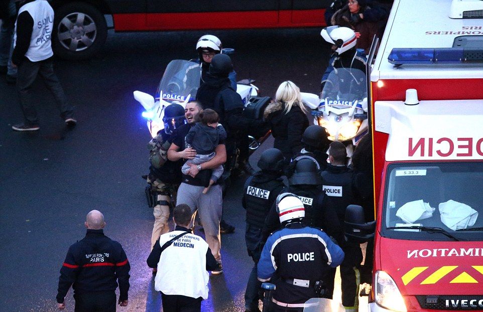 Френският терорист е ликвидирал заложниците преди щурма (СНИМКИ)