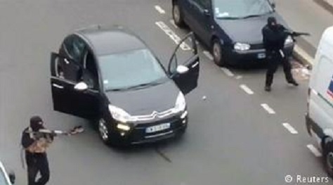Публикувалият убийството на парижкия полицай съжалявал