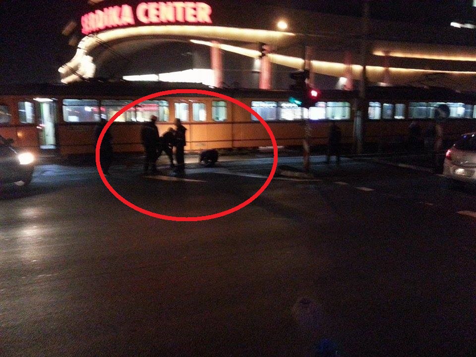 СНИМКИ от касапницата пред &quot;Сердика&quot;: Трамвай разсече пешеходец на релсите