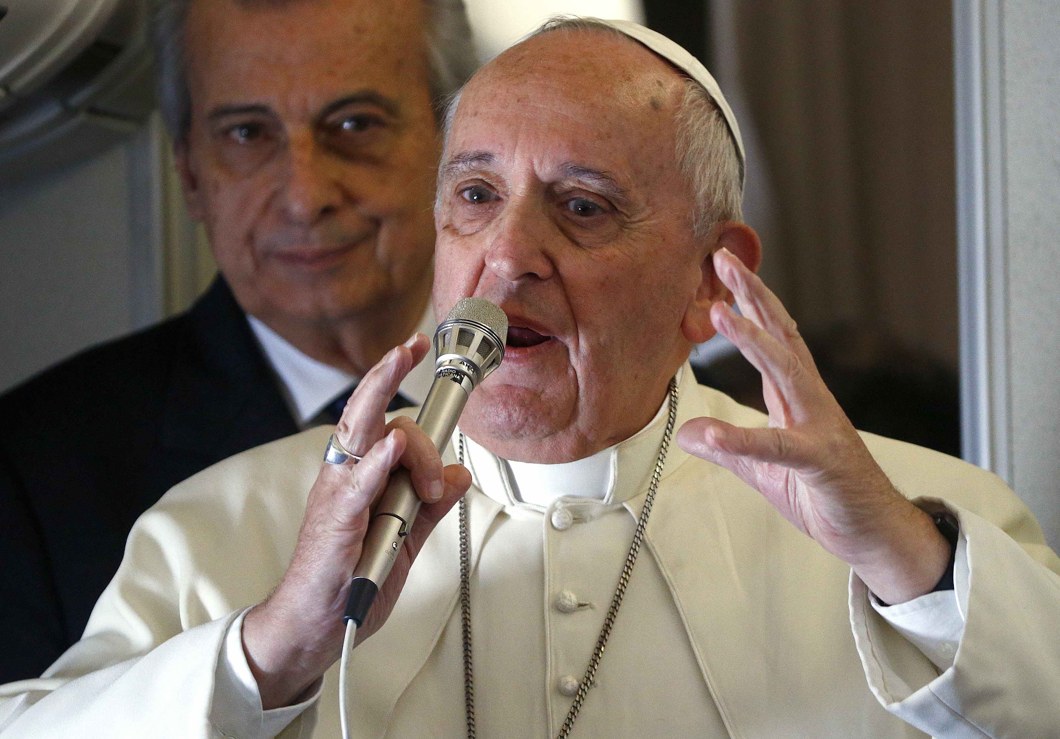 Папата призова: Нека не се множим като зайци