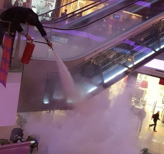 Запали се ескалатор в бургаски мол