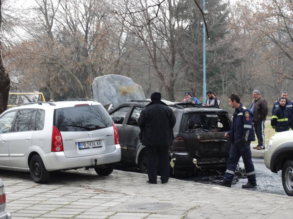 Арестуваха подпалвачите на колите на бивш депутат от ГЕРБ
