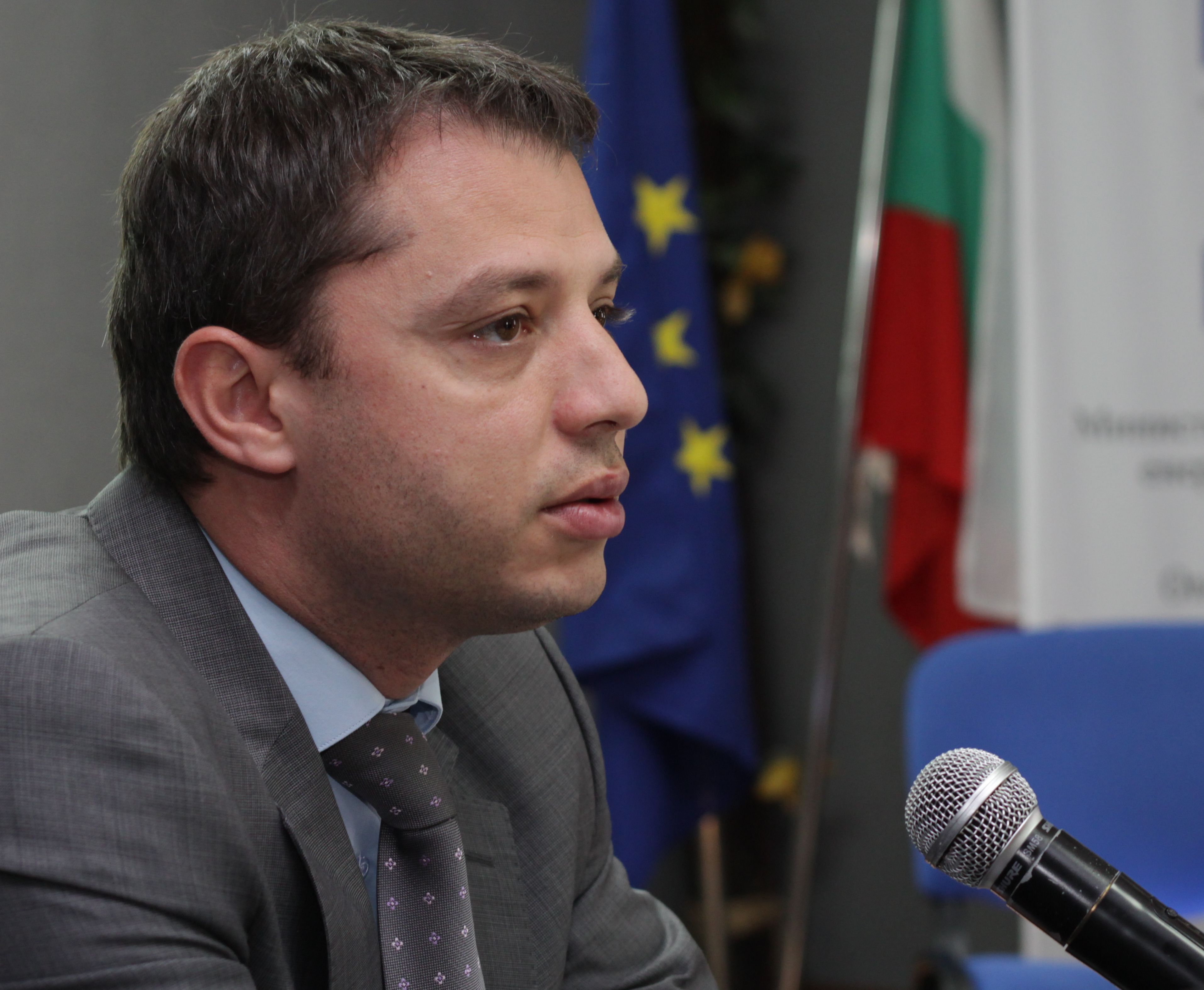 Делян Добрев: България не обсъжда с „Газпром“ вариант, при който тръба от Русия ще достига до Варна