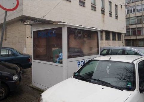 Бесният Живко Дуганов потроши полицейската будка, уцели с камък дежурния
