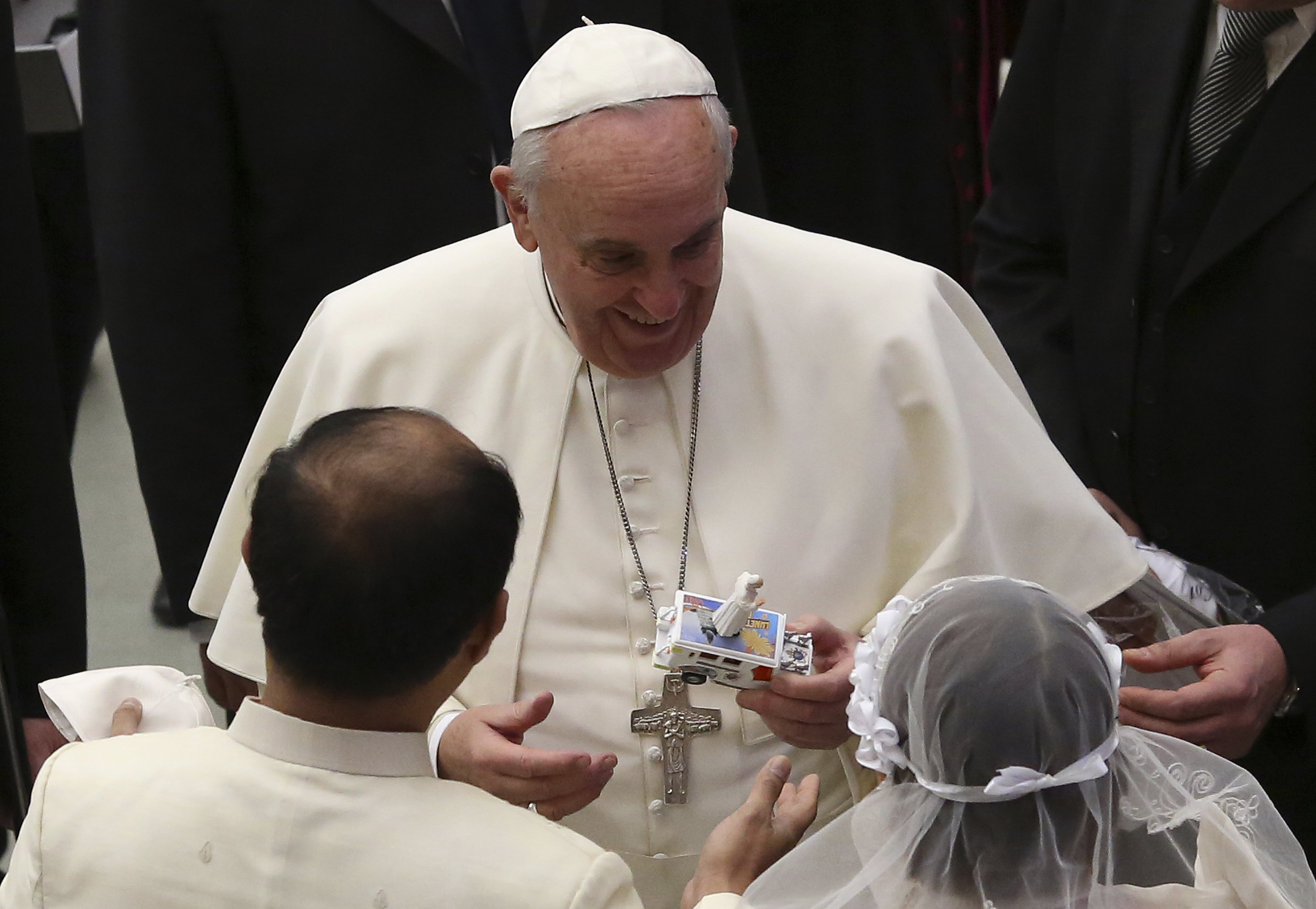 Папата се срещна с транссексуален във Ватикана