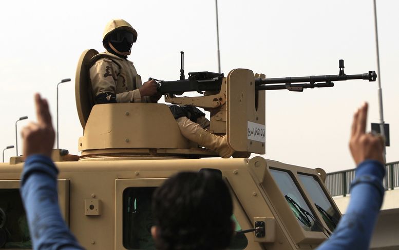 Армията на Египет с контраудар по ислямистите след кървавите атентати 