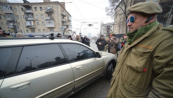 Екшън в Киев: Бойци от &quot;Айдар&quot; щурмуват министерството на отбраната (ВИДЕО)