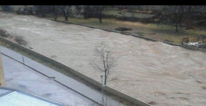 Критична ситуация в Смолян, река Черна прелива