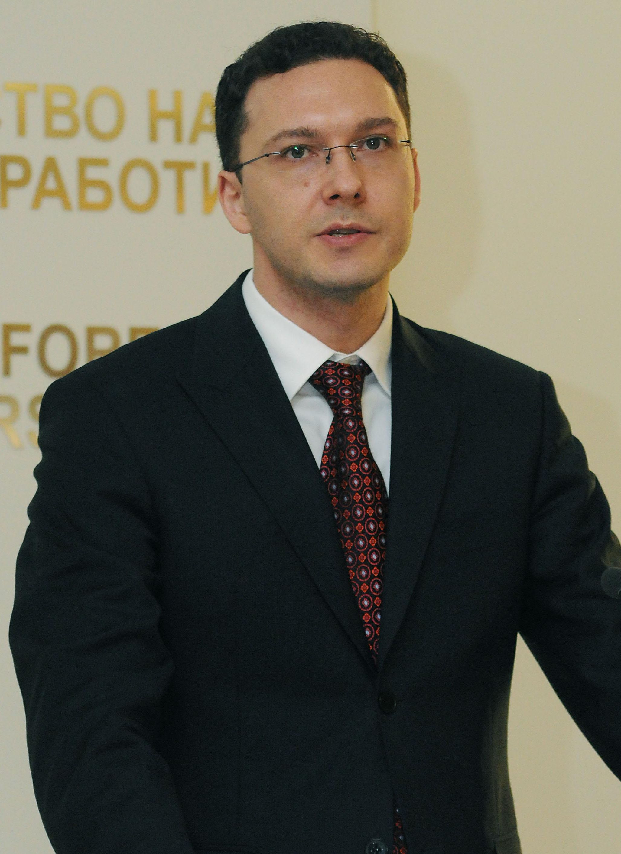  Даниел Митов ще проверява дали Киев прави &quot;непропорционална мобилизация&quot; на българи в Украйна