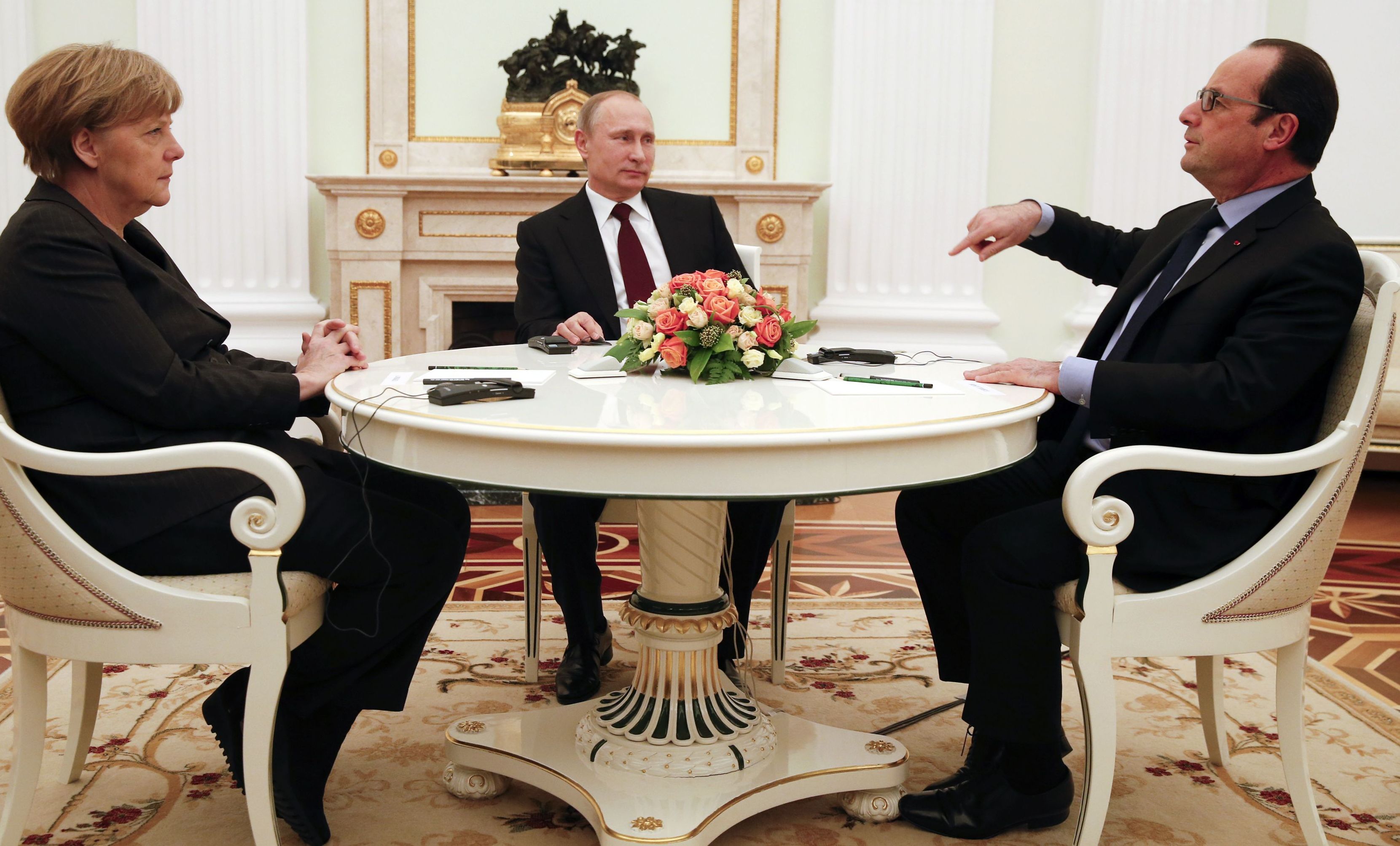 Преговорите между Оланд, Меркел и Путин приключиха временно