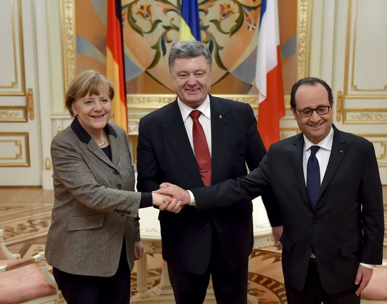 Порошенко, Меркел и Оланд призоваха за примирие в Донбас 