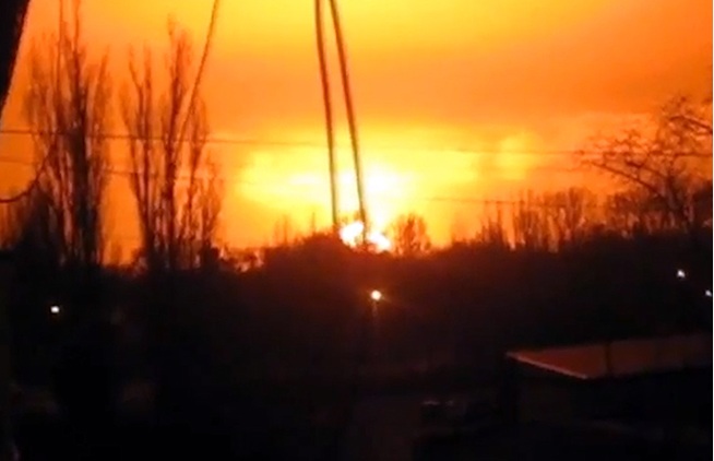 Адски взрив разтърси Донецк, Ярош обяви за 200 убити (ВИДЕО)