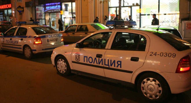 Екшън във Варна, полицаи обградиха крадец 